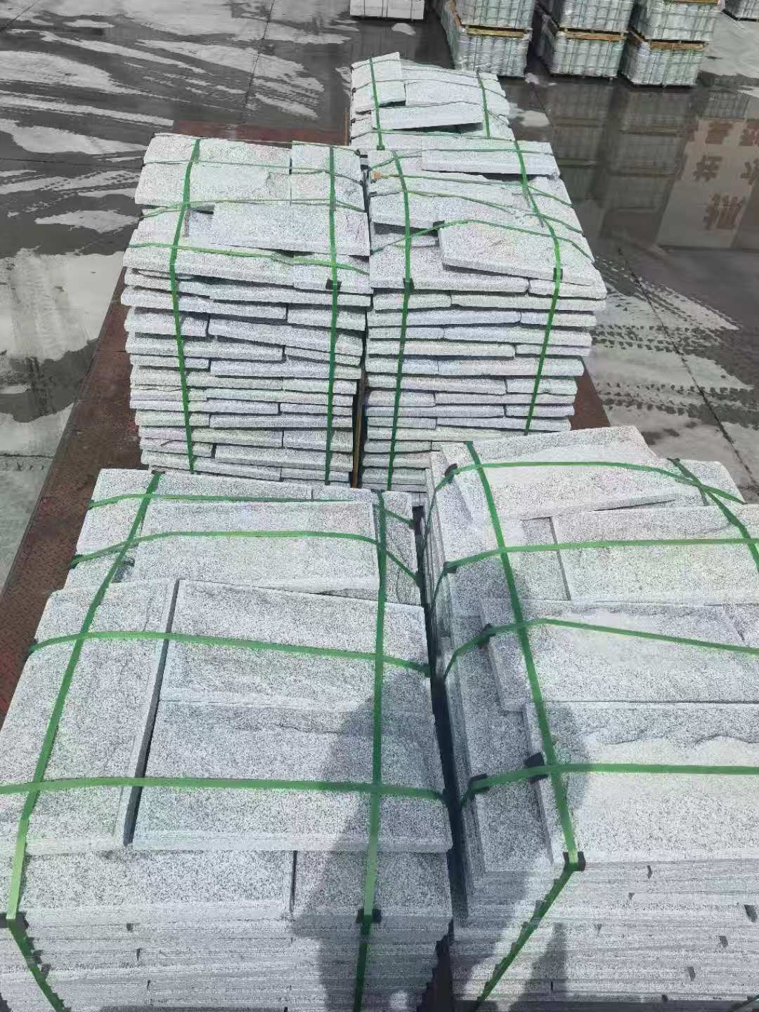 昌都 芝麻白蘑菇石装车出货