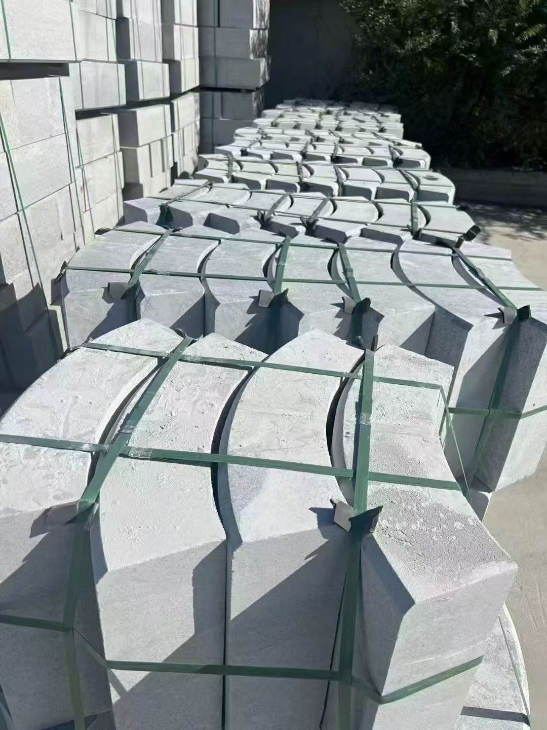 昌都 芝麻灰弧形路沿石