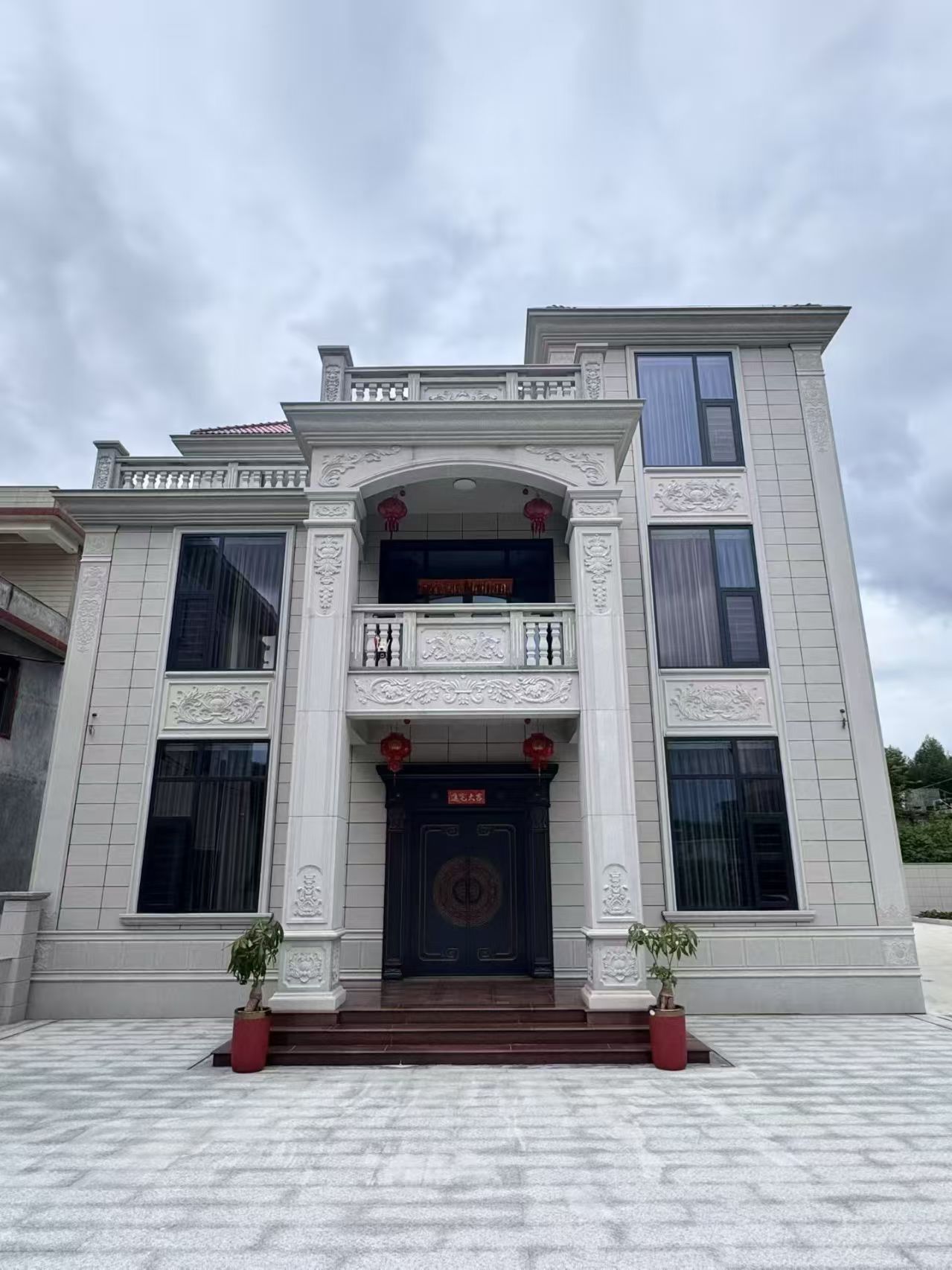 昌都 芝麻白石材别墅干挂案例展示