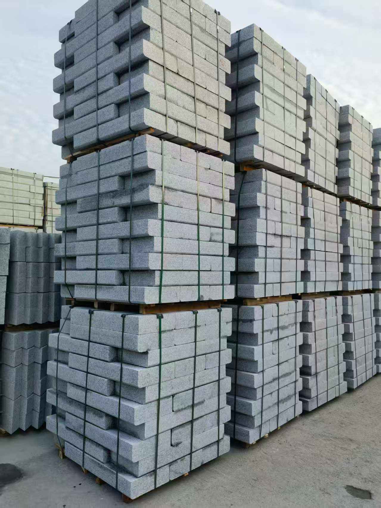 昌都 路沿石（路侧石），颜色一致，尺寸标准