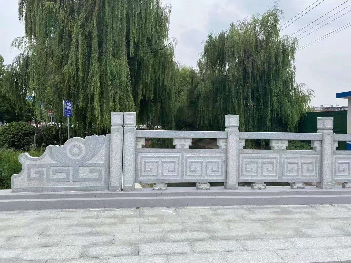 昌都 芝麻灰桥栏杆、河道栏杆安装效果