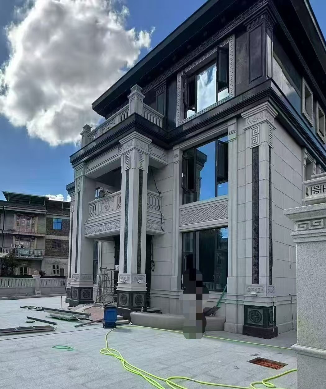 昌都 别墅干挂，芝麻白与芝麻黑完美配合